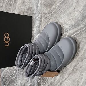 NIB Men's UGG Pull-on Boots